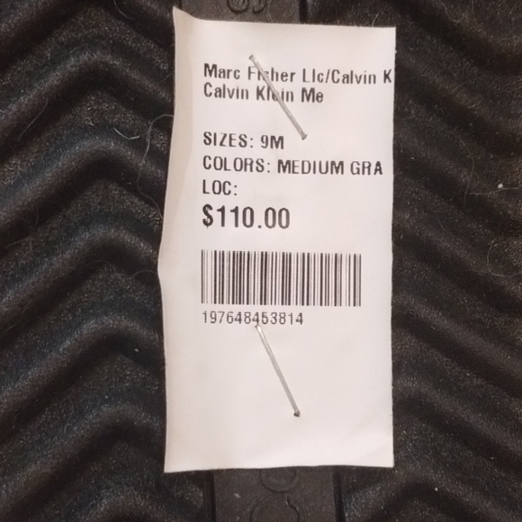 🔥NWT 🔥 Marc Fisher/ Calvin Klein Sneakers (M) Size 9 - Picture 7 of 7